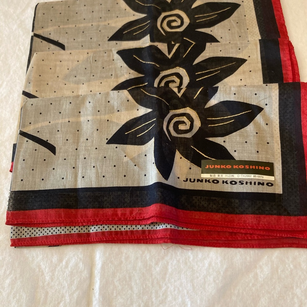 Junko Koshino Floral Set of Four, Black, Red and Beige napkins. Never used